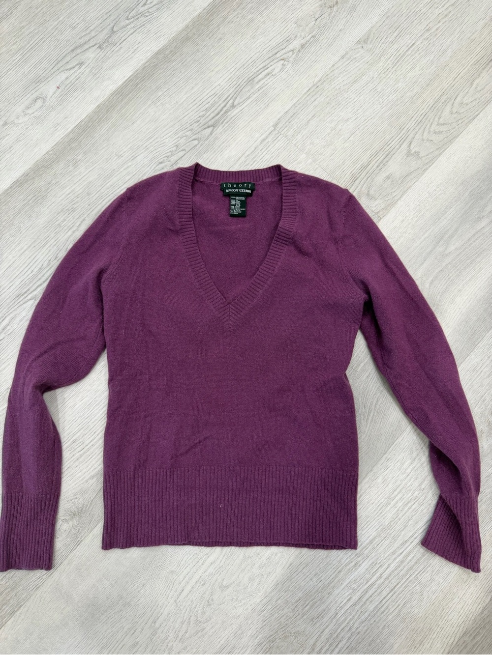 Theory 100 percent cashmere vneck sweater